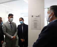 Assinatura de Termo de Cooperação Técnica para exames de patologia entre a Polícia Científica e o Complexo Hospitalar do Trabalhador e inauguração do laboratório multiusuário de patologia forense. Na foto secretário da Segurança Pública do Paraná, Romulo Marinho Soares; secretário Chefe da Casa Civil, Guto Silva; secretário Estadual da Saúde, Beto Preto; diretor superintendente do Complexo Hospitar do Trabalhador, Geci Labres de Souza Júnior.