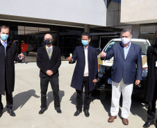 Entrega de novas viaturas para a Polícia Científica. Na foto o secretário da Segurança Pública do Paraná, Romulo Marinho Soares; secretário Chefe da Casa Civil, Guto Silva; secretário Estadual da Saúde, Beto Preto; diretor superintendente do Complexo Hospitar do Trabalhador, Geci Labres de Souza Júnior; diretor do Instituto Médico Legal (IML), André Ribeiro Langowiski; diretor do Instituto de Criminalística, Mariano Schaffka Netto;