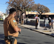 Mais ações integradas para evitar aglomerações clandestinas em todo o Paraná. Intensificação nas fiscalizações de trânsito e na comercialização e venda de bebidas alcoólicas em locais públicos fora do horário estabelecido. Mais policiais nas ruas para garantir o cumprimento do chamado “toque de recolher”.  -  Curitiba, 25/05/2021  -  Foto: SESP/PR