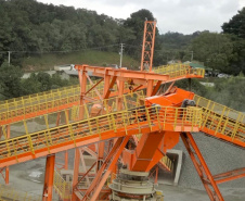 A produção das indústrias paranaenses de minerais não metálicos cresceu 25,8% no primeiro trimestre deste ano, em comparação ao mesmo período de 2020. Segundo dados da Produção Industrial mensal Regional do Instituto Brasileiro de Geologia e estatística (IBGE), o setor apresentou o segundo maior crescimento do país.  -  Curitiba, 26/05/2021  -  Foto: SEDEST