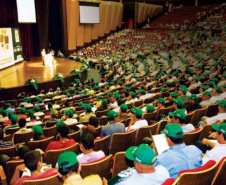 Produtores lotam o Teatro Positivo em evento realizado em Curitiba  -  Foto: FAEP