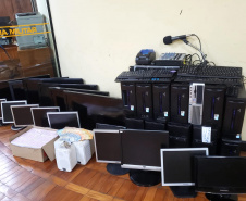 As equipes da Ação Integrada de Fiscalização Urbana (AIFU) abordaram um barracão na região central de Curitiba no fim da tarde desta quinta-feira (27) e flagraram aproximadamente 120 pessoas idosas em aglomeração em um bingo clandestino. A abordagem foi possível graças a uma denúncia que indiciou à Polícia Militar a atividade irregular e que desrespeita as medidas de prevenção ao coronavírus.  - Curitiba, 27/05/2021  -  Foto: PMPR/SESP-PR