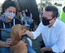 Equipes do Programa Permanente de Castração de Cães e Gatos (CastraPet), da Secretaria de Estado do Desenvolvimento Sustentável e do Turismo (Sedest), concluíram neste sábado (29) a castração de 719 animais em Piraquara. O Município é um dos últimos do ciclo que encerra no final de junho, com atendimento em 45 localidades e 15 mil pets castrados.  -  Piraquara, 29/05/2021  - Foto: Alessandro Vieira/AEN
