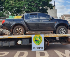 Um adolescente, de 17anos, foi apreendido após fugir de uma abordagem policial em uma caminhonetecom 1,2 tonelada de maconha na manhã deste domingo (30/05), em Cianorte (PR),no Noroeste do estado. Os policiais militares da 5ª Companhia Independente dePolícia Militar (5ª CIPM) seguiram o suspeito até ele colidir o veículo numachácara e tentar escapar a pé, mas ele acabou detido e a droga, apreendida. -  Cianorte, 30/05/2021  -  Foto: PMPR/SESP-PR