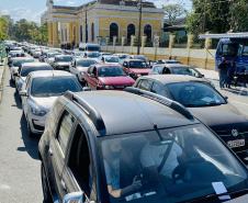 Em menos de três dias, 9,8 mil trabalhadores portuários paranaenses receberam a primeira dose da vacina contra o coronavírus, no Paraná. A vacinação, em tempo recorde, priorizou os funcionários que atuam a bordo dos navios, costado e faixa portuária. O número de doses superou total enviado pelo Ministério da Saúde e será necessário aguardar o envio de novo lote para que a vacinação seja retomada.  -  Foto: Claudio Neves/Portos do Paraná