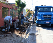 Pinhais tem rua revitalizada e constrói novas calçadas com apoio do Estado. Foto: Ari Dias/AEN