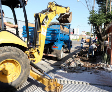 Pinhais tem rua revitalizada e constrói novas calçadas com apoio do Estado. Foto: Ari Dias/AEN