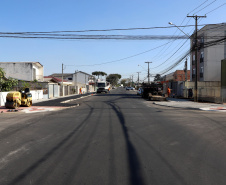 Pinhais tem rua revitalizada e constrói novas calçadas com apoio do Estado. Foto: Ari Dias/AEN