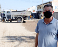 Pinhais tem rua revitalizada e constrói novas calçadas com apoio do Estado.Foto: Ari Dias/AEN