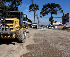 Pinhais tem rua revitalizada e constrói novas calçadas com apoio do Estado. Foto: Ari Dias/AEN