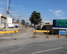 Pinhais tem rua revitalizada e constrói novas calçadas com apoio do Estado. Foto: Ari Dias/AEN