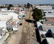 Pinhais tem rua revitalizada e constrói novas calçadas com apoio do Estado. Foto: Ari Dias/AEN