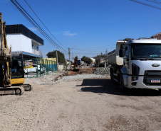 Pinhais tem rua revitalizada e constrói novas calçadas com apoio do Estado. Foto: Ari Dias/AEN