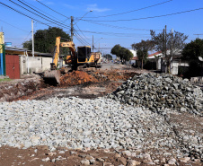 Pinhais tem rua revitalizada e constrói novas calçadas com apoio do Estado. Foto: Ari Dias/AEN