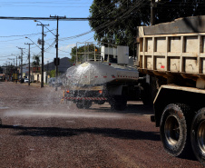 Pinhais tem rua revitalizada e constrói novas calçadas com apoio do Estado. Foto: Ari Dias/AEN