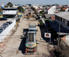 Pinhais tem rua revitalizada e constrói novas calçadas com apoio do Estado. Foto: Ari Dias/AEN