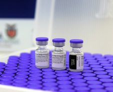 O Paraná receberá nos próximos dias mais 397.690 doses de vacinas contra a Covid-19, referentes à 22ª pauta de distribuição do Ministério da Saúde. São 37.440 da Cominarty, da parceria Pfizer/BioNtech ( na imagem), e 360.250 da Covishield, da união entre Fiocruz/AstraZeneca/Oxford.  -  Curitiba, 01/06/2021  -  Foto: SESA