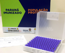 O Paraná receberá nos próximos dias mais 397.690 doses de vacinas contra a Covid-19, referentes à 22ª pauta de distribuição do Ministério da Saúde. São 37.440 da Cominarty, da parceria Pfizer/BioNtech (na imagem), e 360.250 da Covishield, da união entre Fiocruz/AstraZeneca/Oxford  - Curitiba, 01/06/2021   -  Foto: Américo Antonio/SESA