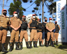Policiais militares do Batalhão de Polícia Rodoviária (BPRv) organizaram, nesta quinta-feira (27/05), uma contribuição conjunta e voluntária da corporação para o banco de sangue do Centro de Hematologia e Hemoterapia do Paraná (Hemepar). A iniciativa, que faz parte da campanha do Maio Amarelo, tem como objetivo ajudar no abastecimento dos bancos de sangue da Capital e incentivar o cidadão a doar. - Curitiba, 01/06/2021  -  Foto: PBRv/SESP-PR