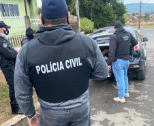 A Polícia Civil do Paraná (PCPR) prendeu 12 integrantes de organização criminosa envolvida no tráfico de drogas, na manhã desta terça-feira (1), em Jaguariaíva e Sengés, na região dos Campos Gerais. As prisões em flagrante ocorreram durante o cumprimento de 18 mandados de busca e apreensão, resultantes de investigações de alta complexidade.  - Sengés, 01/06/2021  -  Foto: PCPR