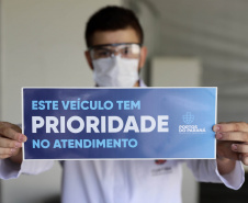 Com cerca de 9,8 mil trabalhadores portuários vacinados, os cuidados contra o coronavírus continuam nos portos de Paranaguá e Antonina. O Comitê de Enfrentamento à Covid-19 da Portos do Paraná realiza o balanço da primeira etapa de vacinação, concluída no último domingo (30). A empresa pública já articula novo pedido de doses ao Ministério da Saúde. - Paranaguá, 02/06/2021  -  Foto: Claudio Neves/Portos do Paraná