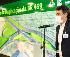 O secretário da Infraestrutura e Logística do Paraná, Sandro Alex, recebeu nesta quarta-feira (02) no Centro Executivo da Itaipu Binacional em Foz do Iguaçu, o projeto executivo para a duplicação da BR-469.  -  Foz do Iguaçu, 03/06/2021  -  Foto: Rodrigo Félix Leal/INFRAESTRUTURA