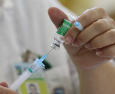 Vacina Oxford/AstraZeneca para imunizacao  em  Foto: Geraldo Bubniak/AEN