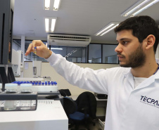 TECPAR - Laboratório de Agroquímica - N/F: Cromatógrafo à gás acoplado à espectômetro de massas. (analisa presença de agrotóxicos em alimentos e água)Curitiba, 02-09-19.Foto: Arnaldo Alves / ANPr.