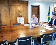 Governador Carlos Massa Ratinho Junior durante reunião com o secretário da Saúde, Beto Preto  -  Curitiba, 11/06/2021  -  Foto: José Fernando Ogura/AEN