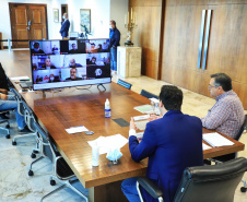 Governador Carlos Massa Ratinho Junior durante reunião com o secretário da Saúde, Beto Preto  -  Curitiba, 11/06/2021  -  Foto: José Fernando Ogura/AEN