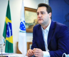 Governador Carlos Massa Ratinho Junior durante reunião com o secretário da Saúde, Beto Preto  -  Curitiba, 11/06/2021  -  Foto: José Fernando Ogura/AEN