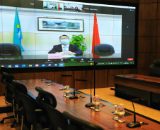 Integrantes do Grupo de Trabalho do Plano Estadual Ferroviário detalharam nesta sexta-feira (11) o projeto de execução da Nova Ferroeste a representantes do Consulado da China em São Paulo. Participaram do encontro virtual a cônsul no estado, Chen Peijie, e o conselheiro comercial He Jim.  -  Curitiba, 11/06/2021  -  Foto: José Fernando Ogura/AEN