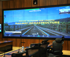 Integrantes do Grupo de Trabalho do Plano Estadual Ferroviário detalharam nesta sexta-feira (11) o projeto de execução da Nova Ferroeste a representantes do Consulado da China em São Paulo. Participaram do encontro virtual a cônsul no estado, Chen Peijie, e o conselheiro comercial He Jim.  -  Curitiba, 11/06/2021  -  Foto: José Fernando Ogura/AEN