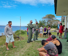 A 1ª Regional de Saúde de Paranaguá com apoio do Batalhão de Polícia Militar de Operações Aéreas (BPMOA), estiveram em duas regiões isoladas do município de Guaraqueçaba nesta sexta-feira (11) para vacinar a população ribeirinha contra a Covid-19. Ao todo, 80 pessoas foram vacinadas.  -  Paranaguá, 11/06/2021  -  Foto: SESA