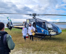 A 1ª Regional de Saúde de Paranaguá com apoio do Batalhão de Polícia Militar de Operações Aéreas (BPMOA), estiveram em duas regiões isoladas do município de Guaraqueçaba nesta sexta-feira (11) para vacinar a população ribeirinha contra a Covid-19. Ao todo, 80 pessoas foram vacinadas.  -  Paranaguá, 11/06/2021  -  Foto: SESA