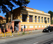 Candidatos de vários estados do Brasil estiveram em Curitiba e outros 27 municípios do Paraná, neste domingo (13/06), para prestar o concurso da Polícia Militar do Paraná (PMPR), o qual oferta duas mil vagas para policiais militares e 400 para bombeiros militares. Os locais de aplicação de provas de conhecimentos gerais foram ampliados e seguiram todos os protocolos de biossegurança. Curitiba, 13/06/2021  -  Foto: Soldado Adilson Voinaski Afonso