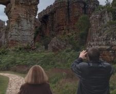 O secretário do Desenvolvimento Sustentável e do Turismo, Marcio Nunes, recebeu o embaixador dos Estados Unidos (EUA) no Brasil, Todd Chapman, no Parque Vila Velha, nos Campos Gerais.. Foto:SEDEST