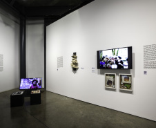Educação pela Pedra, a exposição que marca a primeira ação da parceria entre o Museu Paranaense e a Fundação Joaquim Nabuco (Fundaj) de Recife (PE), teve seu período de visitação prorrogado até o dia 26 de setembro deste ano