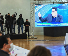 O governador Carlos Massa Ratinho Junior lançou nesta segunda-feira (21), no Palácio Iguaçu, o edital de licitação da primeira fase das obras de recuperação da orla de Matinhos, no Litoral do Paraná.  -  Curitiba, 21/06/2021  -  Foto: José Fernando Ogura/AEN