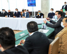 O governador Carlos Massa Ratinho Junior lançou nesta segunda-feira (21), no Palácio Iguaçu, o edital de licitação da primeira fase das obras de recuperação da orla de Matinhos, no Litoral do Paraná.  -  Curitiba, 21/06/2021  -  Foto: José Fernando Ogura/AEN