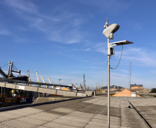 A Portos do Paraná implantou uma estação meteorológica própria, que disponibilizará medições e alertas em tempo real sobre as condições atmosféricas no Porto de Paranaguá. A ferramenta poderá ser acessada por toda a comunidade portuária, servindo de auxílio na prevenção de acidentes de trabalho. -  Paranaguá, 21/06/2021  - Foto: Cláudio Neves/Portos do Paraná