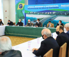 O governador Carlos Massa Ratinho Junior lançou nesta segunda-feira (21), no Palácio Iguaçu, o edital de licitação da primeira fase das obras de recuperação da orla de Matinhos, no Litoral do Paraná.  -  Curitiba, 21/06/2021  -  Foto: José Fernando Ogura/AEN