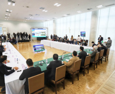 O governador Carlos Massa Ratinho Junior lançou nesta segunda-feira (21), no Palácio Iguaçu, o edital de licitação da primeira fase das obras de recuperação da orla de Matinhos, no Litoral do Paraná.  -  Curitiba, 21/06/2021  -  Foto: José Fernando Ogura/AEN