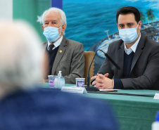 O governador Carlos Massa Ratinho Junior lançou nesta segunda-feira (21), no Palácio Iguaçu, o edital de licitação da primeira fase das obras de recuperação da orla de Matinhos, no Litoral do Paraná.  -  Curitiba, 21/06/2021  -  Foto: José Fernando Ogura/AEN