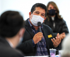 O governador Carlos Massa Ratinho Junior lançou nesta segunda-feira (21), no Palácio Iguaçu, o edital de licitação da primeira fase das obras de recuperação da orla de Matinhos, no Litoral do Paraná.  -  Curitiba, 21/06/2021  -  Foto: José Fernando Ogura/AEN