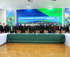 O governador Carlos Massa Ratinho Junior lançou nesta segunda-feira (21), no Palácio Iguaçu, o edital de licitação da primeira fase das obras de recuperação da orla de Matinhos, no Litoral do Paraná.  -  Curitiba, 21/06/2021  -  Foto: José Fernando Ogura/AEN