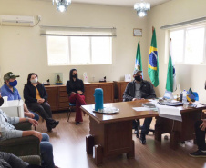 A Fomento Paraná retomou a agenda de reuniões nos municípios do Estado como parte da estratégia de aproximação para fortalecimento de parcerias visando a ampliação do acesso ao crédito para atender empreendedores informais, micro e pequenas empresas, com programas como o Banco da Mulher Paranaense, o Banco do Agricultor Paranaense e o Microcrédito. Foto: Fomento Paraná