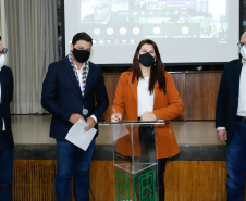 Nesta terça-feira (21), dezenas de prefeitos, assessores e secretários de municípios dos Campos Gerais e da região Oeste participaram de um encontro para conhecer detalhes do projeto da Nova Ferroeste