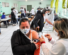 Campanha de Domingo a Domingo registra mais de 76 mil doses de vacina contra a Covid-19 neste final de semana  -  Curitiba, 21/06/2021  -  Foto: Divulgação SESA