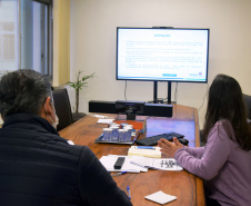 A Secretaria de Estado da Saúde desenvolveu um sistema de monitoramento de obras e apresentou a nova metodologia em reunião com os diretores das 22 Regionais de Saúde nesta terça-feira (22). O programa pretende aumentar a transparência e a rapidez nos processos. -  Curitiba, 22/06/2021  -  Foto: Américo Antonio/SESA